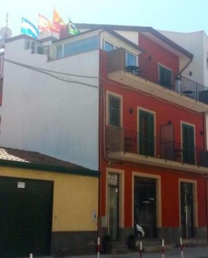 Bed & Breakfast Dietro Le Mura Aci Castello Luaran gambar