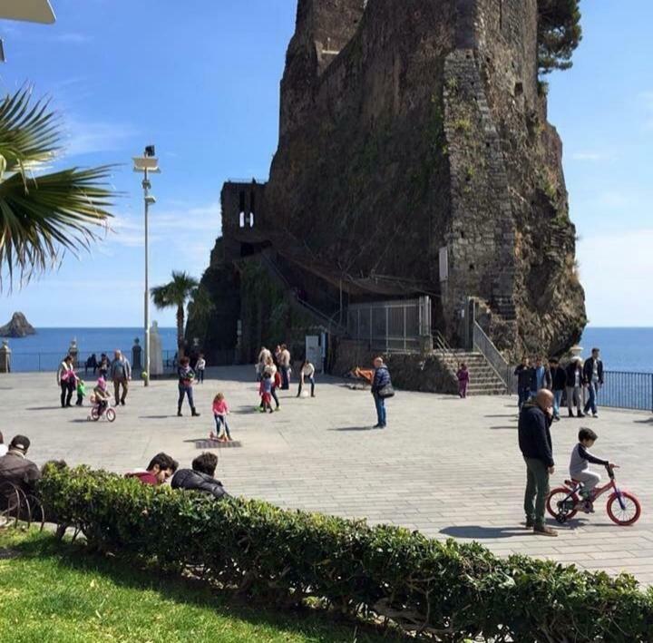 Bed & Breakfast Dietro Le Mura Aci Castello Luaran gambar