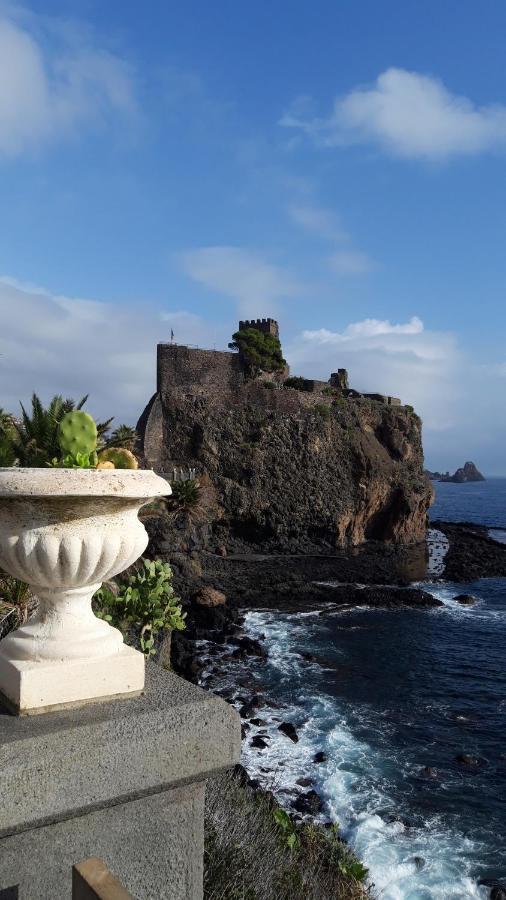 Bed & Breakfast Dietro Le Mura Aci Castello Luaran gambar